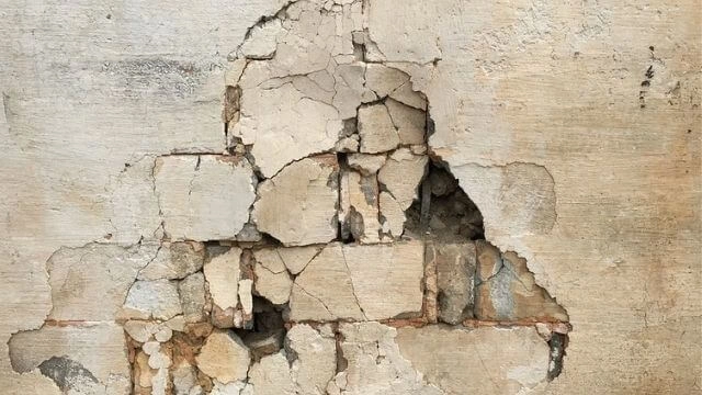 Cracks on the exterior of a home